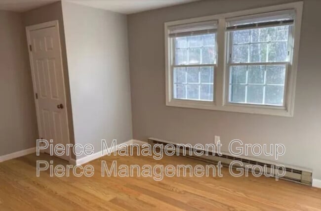 Building Photo - 9 Bayberry Ln