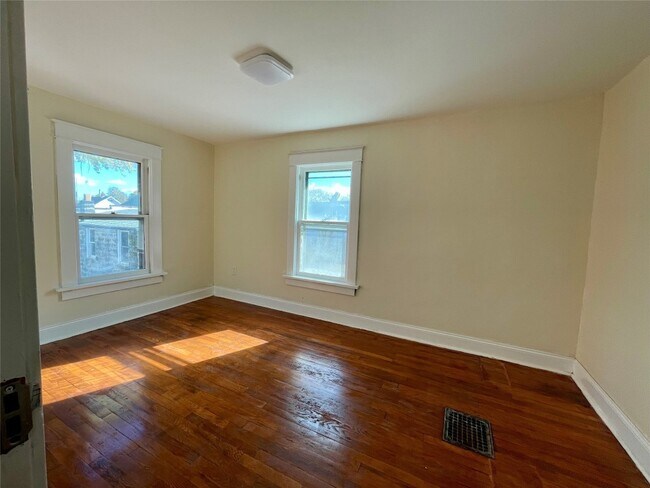 Building Photo - 417 Adams Ave