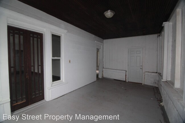 Building Photo - 448 W 3rd Ave