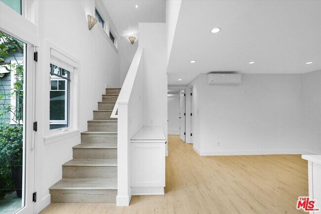 Building Photo - 245 21st St