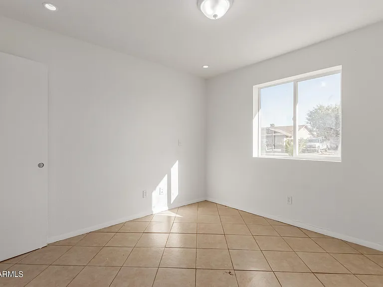 Building Photo - 7612 W Hope Dr