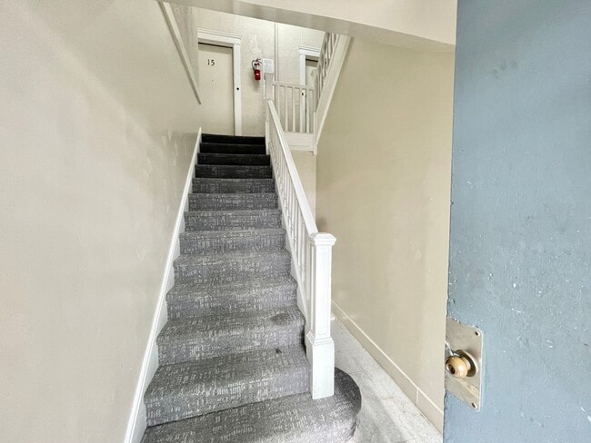 Building Photo - Adorable studio in the Heart of Hayes Vall...