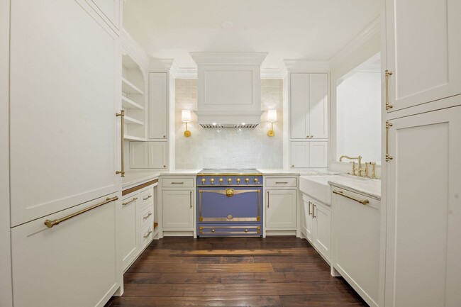 Building Photo - Beautiful, one-of-a-kind Park Avenue COndo