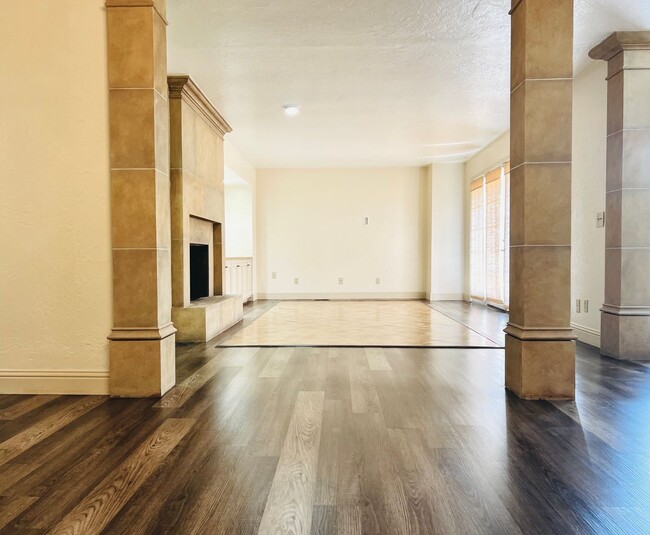 Building Photo - Beautiful 2BD 2BA Town-Home near Nichols Hills in Glen Brook!!!