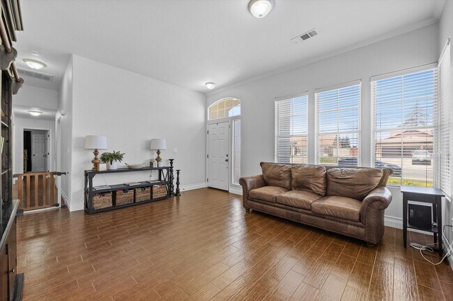 Building Photo - 10303 Roehampton Ave