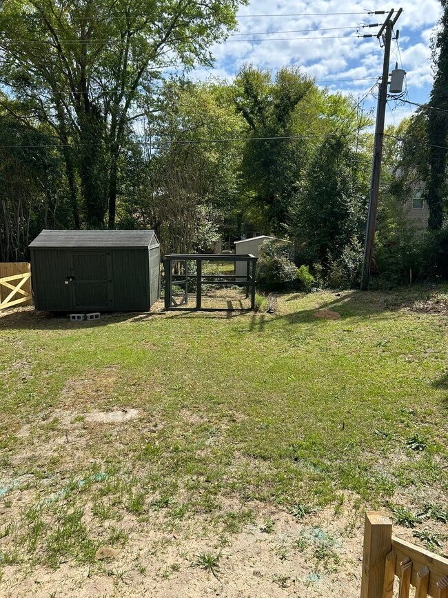 Building Photo - Beautifully Remodeled 4/2