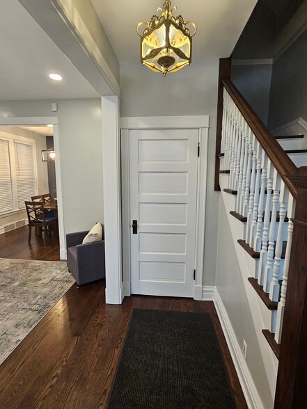 Building Photo - 2038 W Augusta Blvd