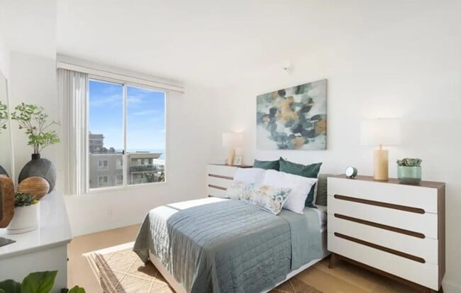 Building Photo - 2-Bedroom, 2-Bathroom Home in Prime Long B...