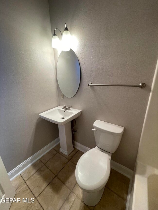 Building Photo - 521 W Missouri Ave