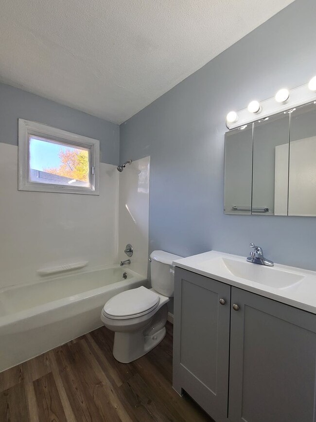 Building Photo - 2206 Welch Dr