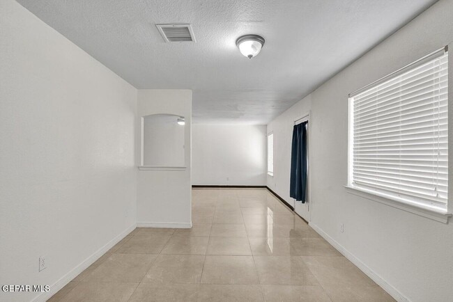Building Photo - 313 Peter Noyes Dr