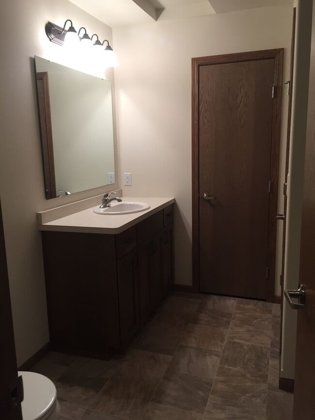 Building Photo - 3 Bed 3 Bath Twin Home
