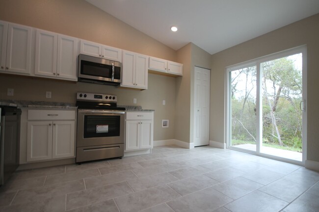 Building Photo - BEAUTIFUL 3 Bedroom, 2 Bathroom Home in Oc...