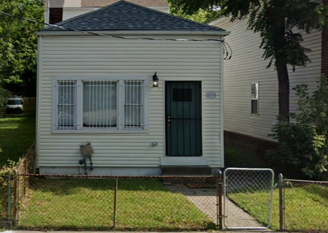 Primary Photo - 4 Bedroom 2 Bath Home Available in Louisville