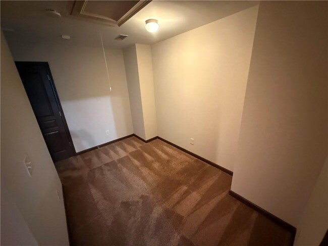 Building Photo - 1095 Township Cir