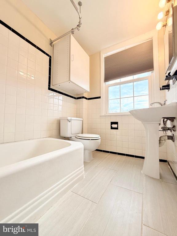 Building Photo - 2205 Washington Ave