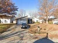 Building Photo - Large 3 Bed | 2 Bath | 81st & Memorial