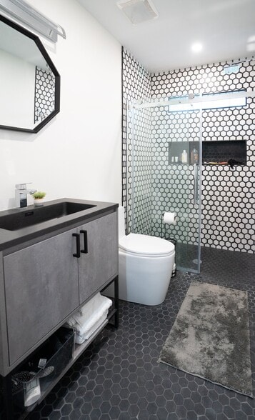 Building Photo - 1449 Braman Ave