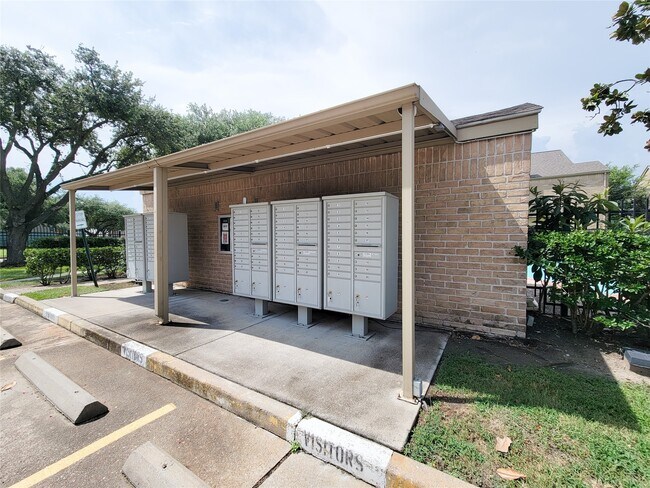 Building Photo - 8299 Cambridge St