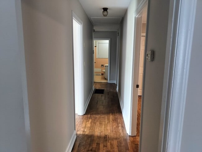 Building Photo - Elbow Room and Workshop