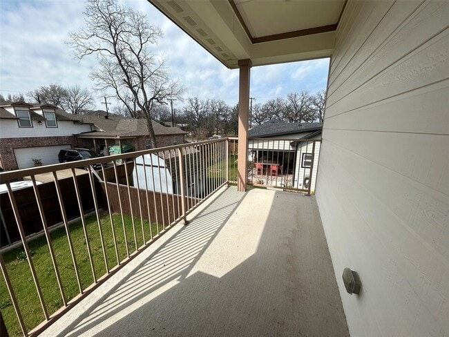 Building Photo - 204 Pearl Ln