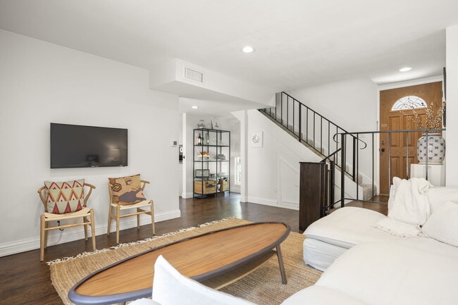 Building Photo - 27462 Country Glen Rd