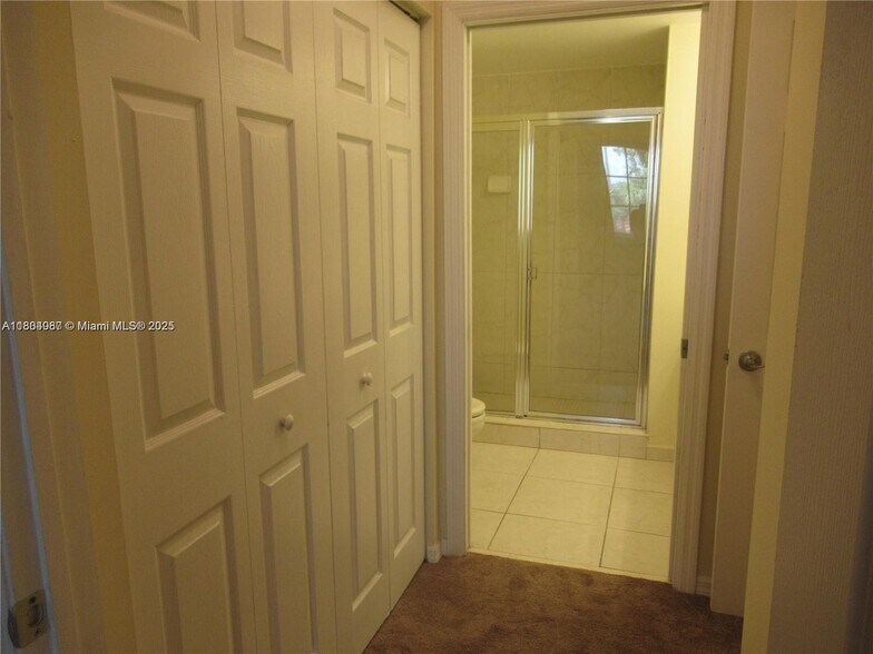 Building Photo - 6801 SW 44th St