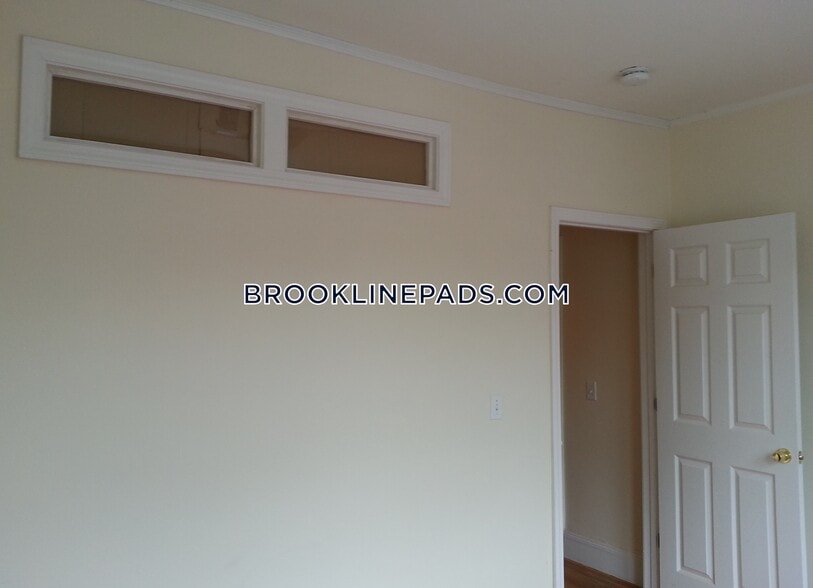 Building Photo - 62 Egmont St