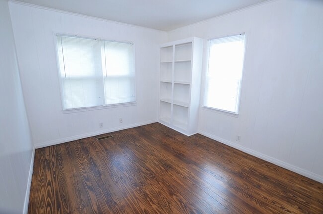 Building Photo - 712 S Apple St