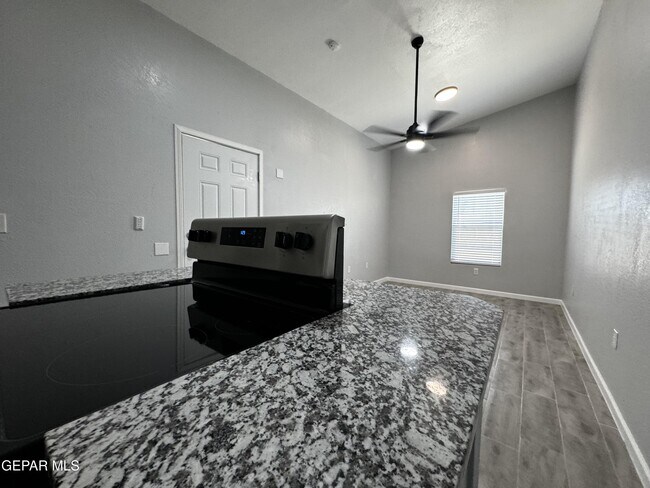 Building Photo - 10277 N Loop Dr