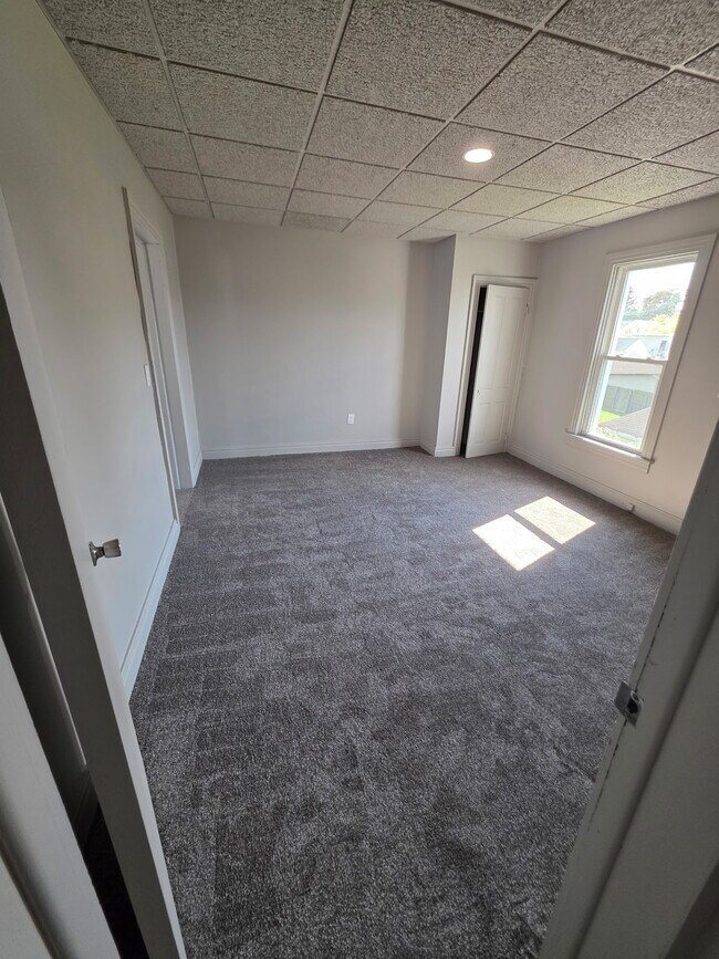 Building Photo - 116 Linden Ave