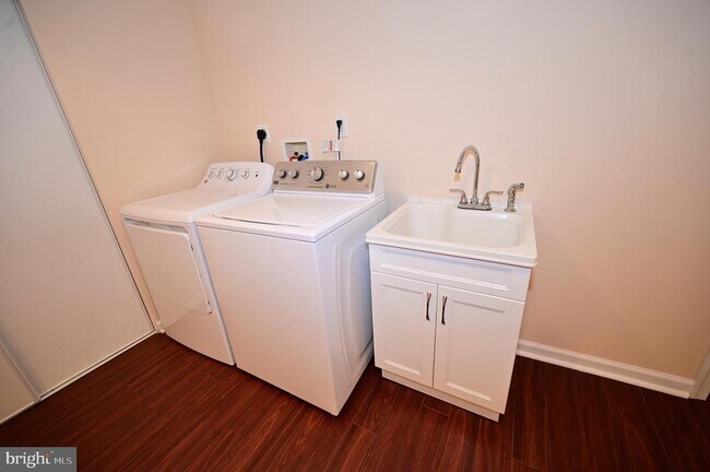 Building Photo - 9100 Goldfield Pl
