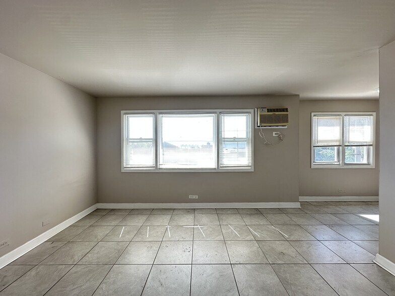 Building Photo - 9610 Ivanhoe Ave