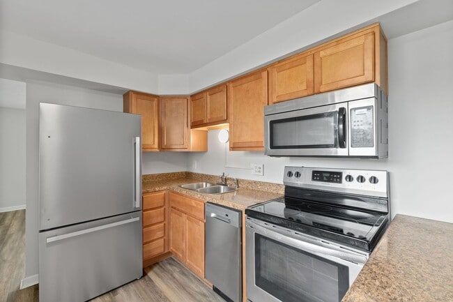 Building Photo - COLLEGE HILL- amazing 3 bedroom, 1.5 bathr...