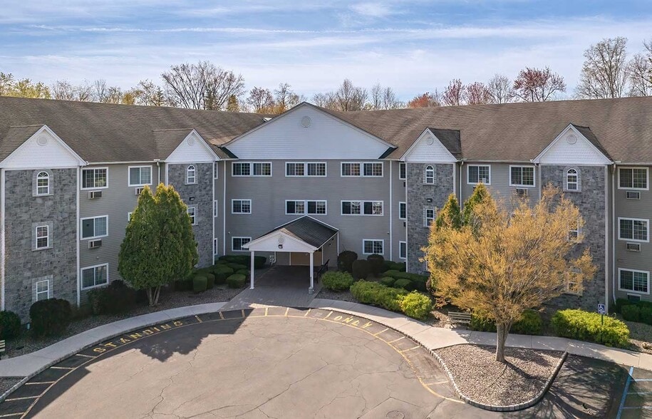 Building Photo - Pinecrest