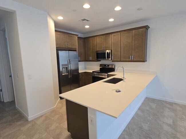 Building Photo - Newly built 3bed 2 bath townhome in mesa