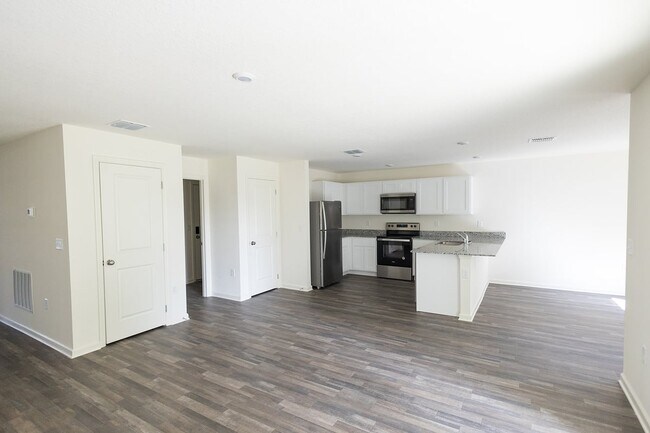 Building Photo - 664 Hillview Lp