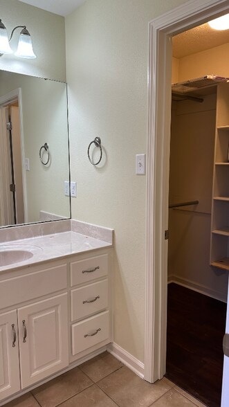 Building Photo - 144 Corbin Cir