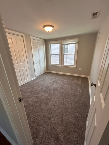 Building Photo - 240 Riverview Ave