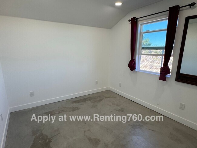 Building Photo - Modern 1 Bed 1 Bath Home!