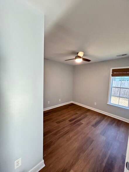 Building Photo - 301 Kraft St