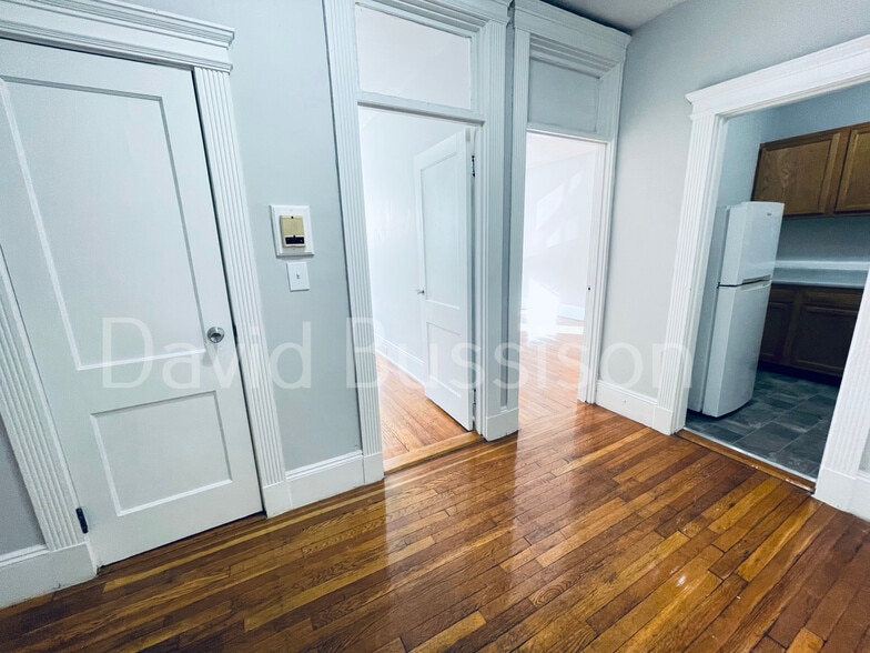 Building Photo - 75 Chester St