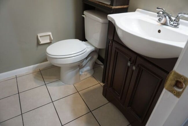 Building Photo - 2 Bedroom Townhome near NAS