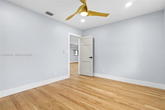 Building Photo - 6000 SW 17th St