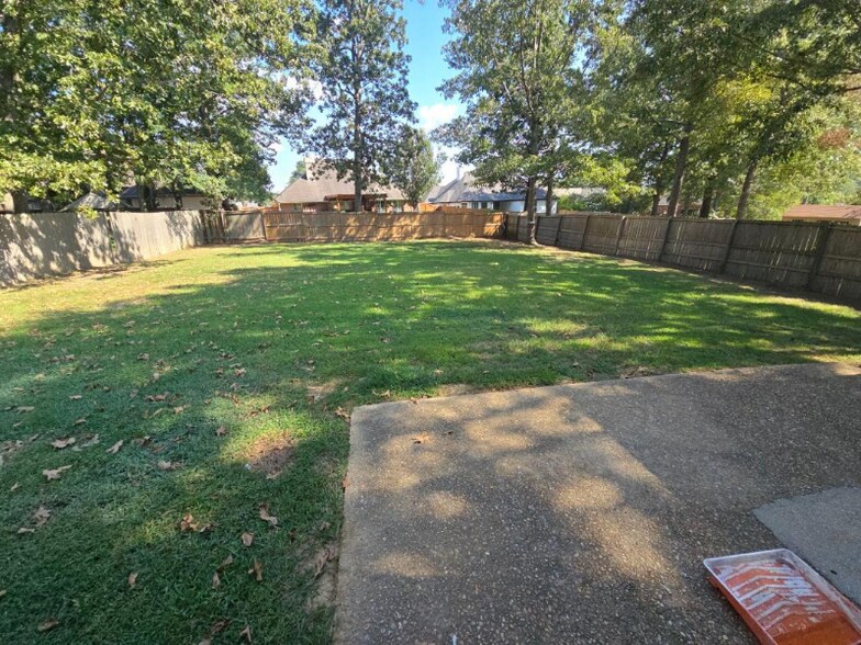 Building Photo - 263 Greensview Dr