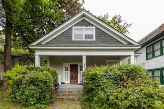 Building Photo - 925 Greenwood Ave NE