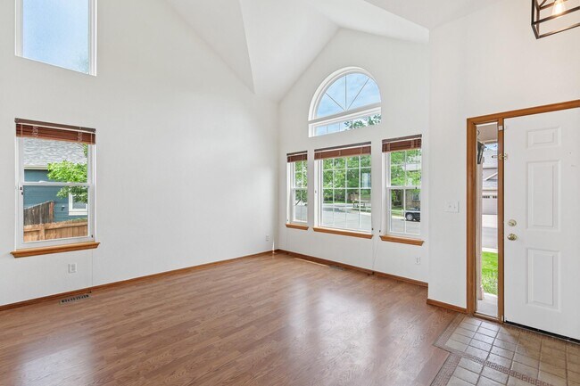 Building Photo - 12765 Utica Cir