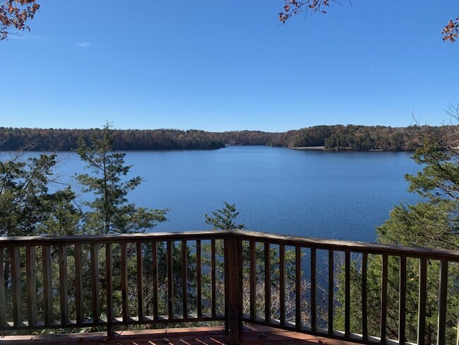 Building Photo - 2 Old North River Pt