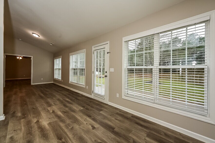 Building Photo - 421 Eglington Tr