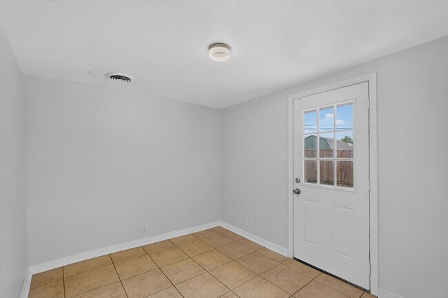 Building Photo - 4812 Wateka Dr